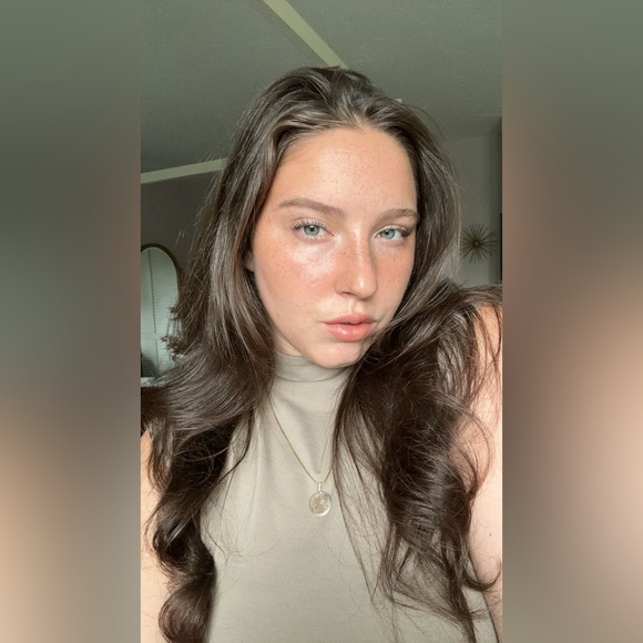 Meet your Posher, Liz - Picture 1 of 1